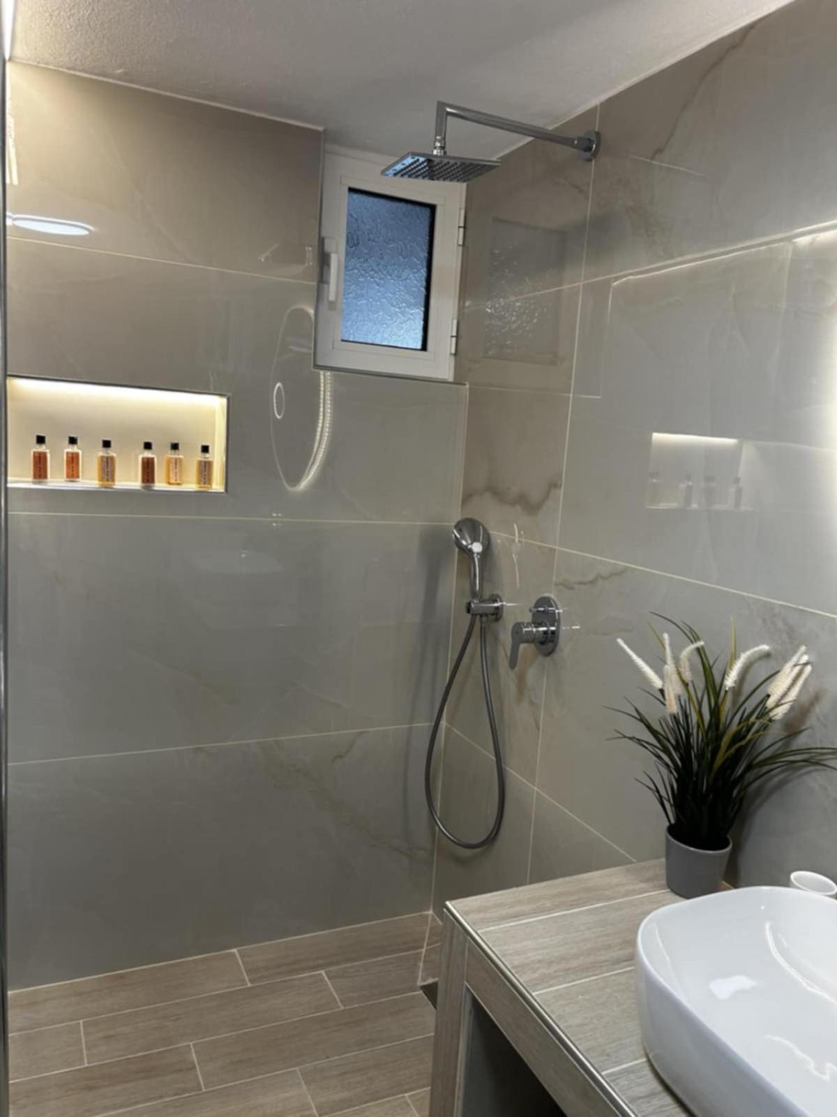 Bozikis House! A Cosy Apartment In The City Centre Скиатос Экстерьер фото